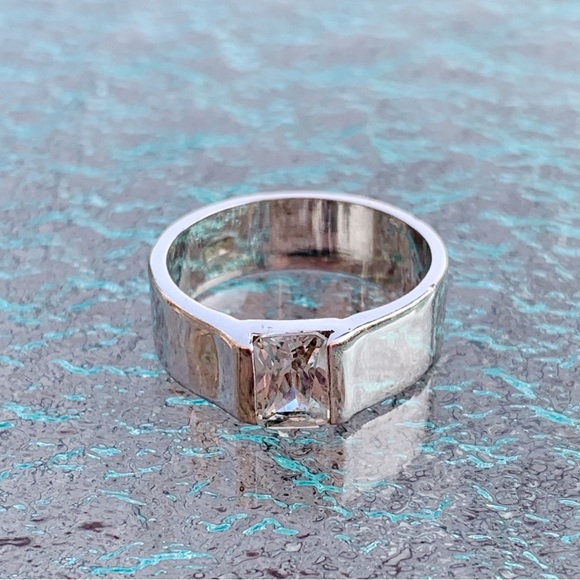 Vintage Jewelry - Silver Tone Crystal Ring Minimalist Style Size 6.75 Approximately Signs Of Wear